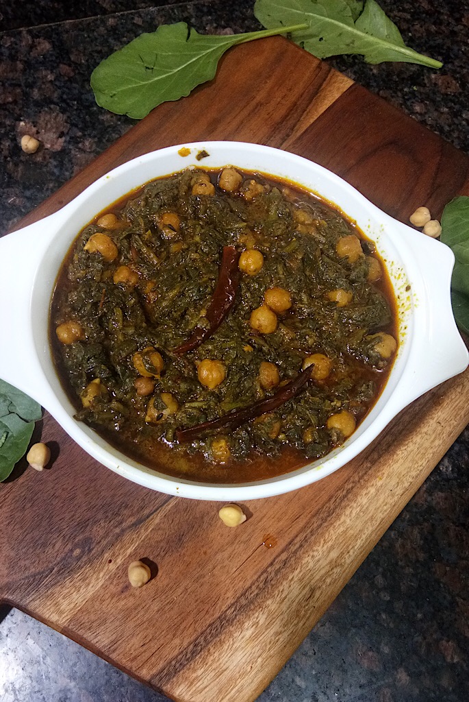 Spinach and chickpeas gravy