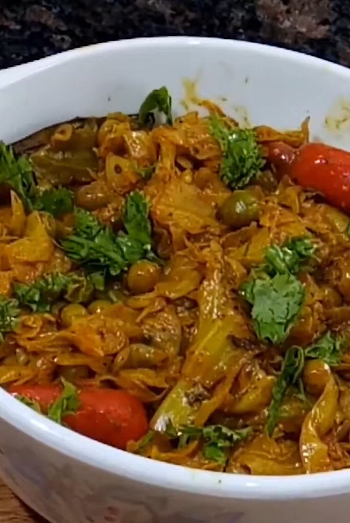 Bandh Gobhi matar masala