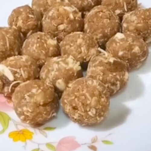 Gud chawal ke Laddu