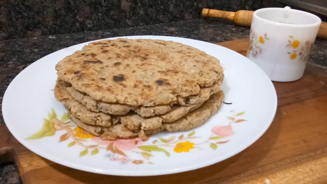 Sindhi breakfast special masala pyaz Paratha Sindhi koki recipe