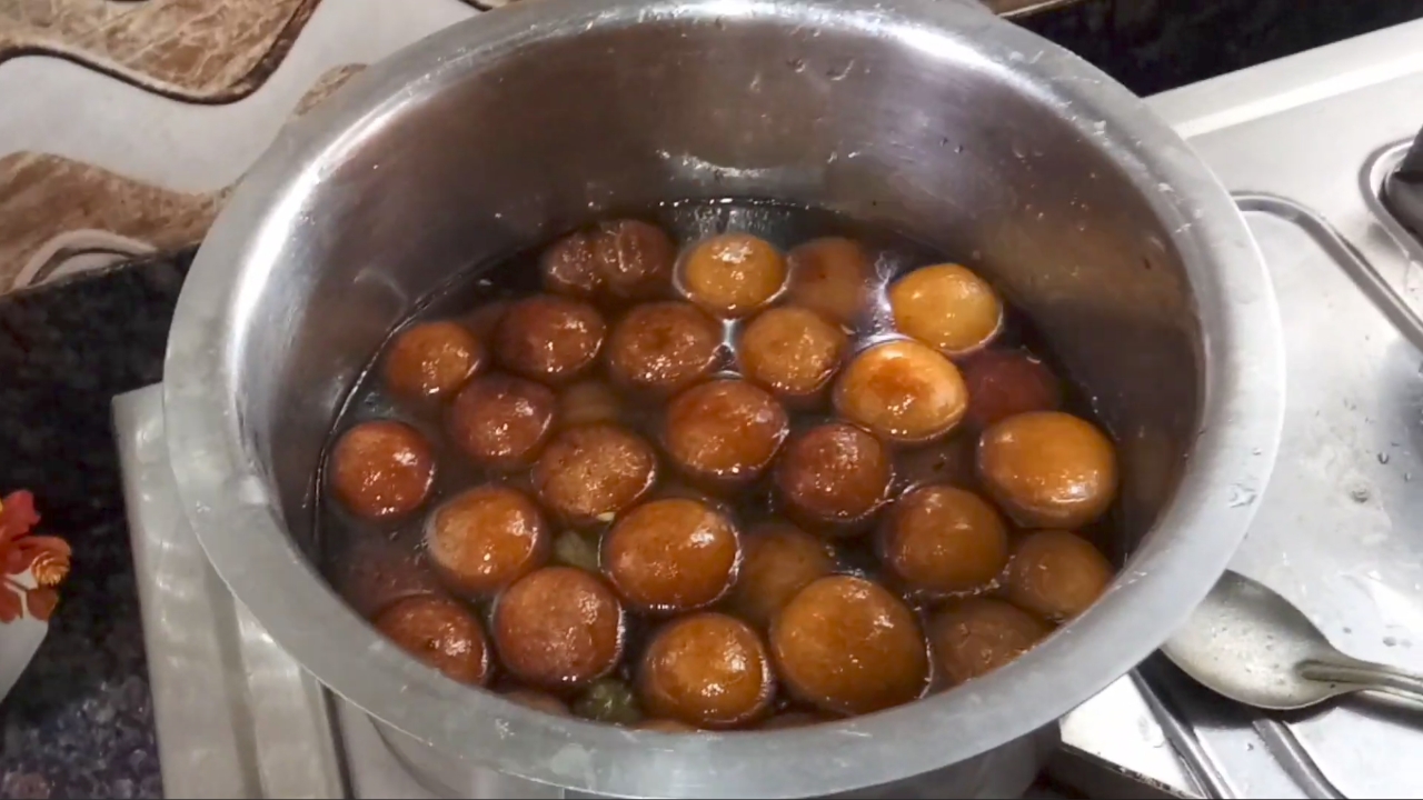 Suji ke gulab jamun recipe kaise banate hai