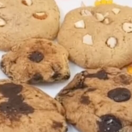 Oatmeal chocolate chip cookies biscuits in microwave without convection